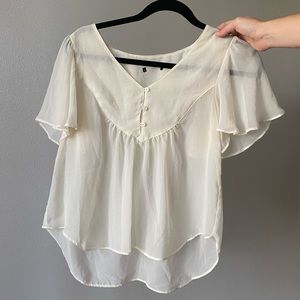 Beautiful flutter sleeve vintage blouse